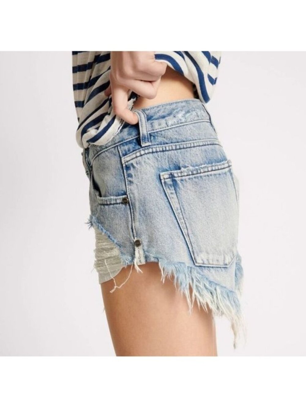 One Teaspoon Light Washed Blue Distressed Denim Shorts 27| Indie Sleaze Festival - Picture 4 of 8
